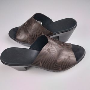 Munro brown mule shoes size 11